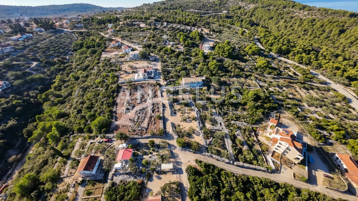 Solta, Rogac - gradbeno zemljišče na mirni lokaciji, PRODAJA