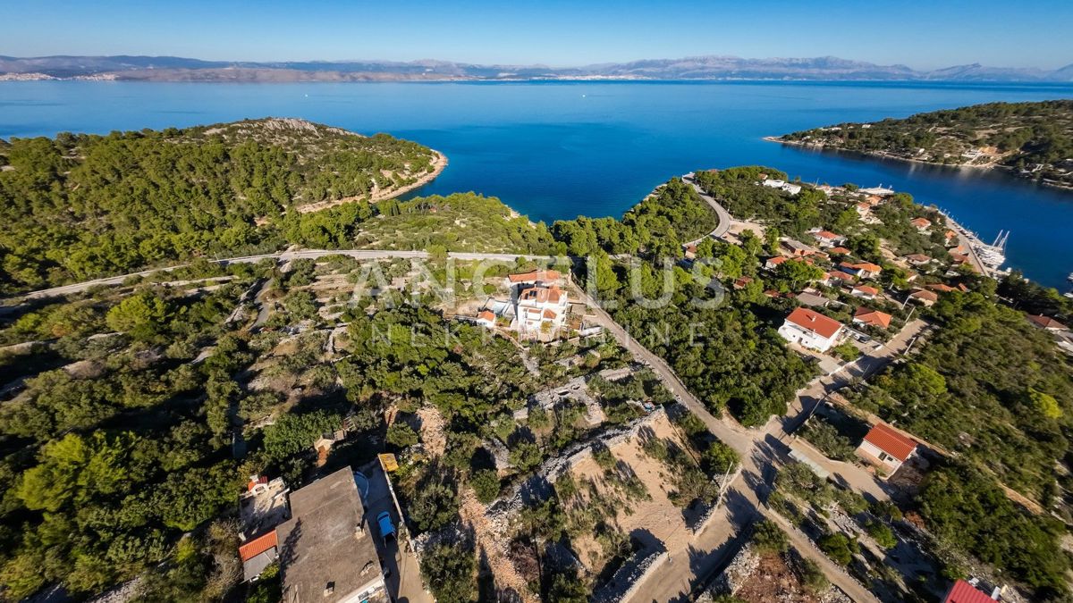 Solta, Rogac - gradbeno zemljišče na mirni lokaciji, PRODAJA