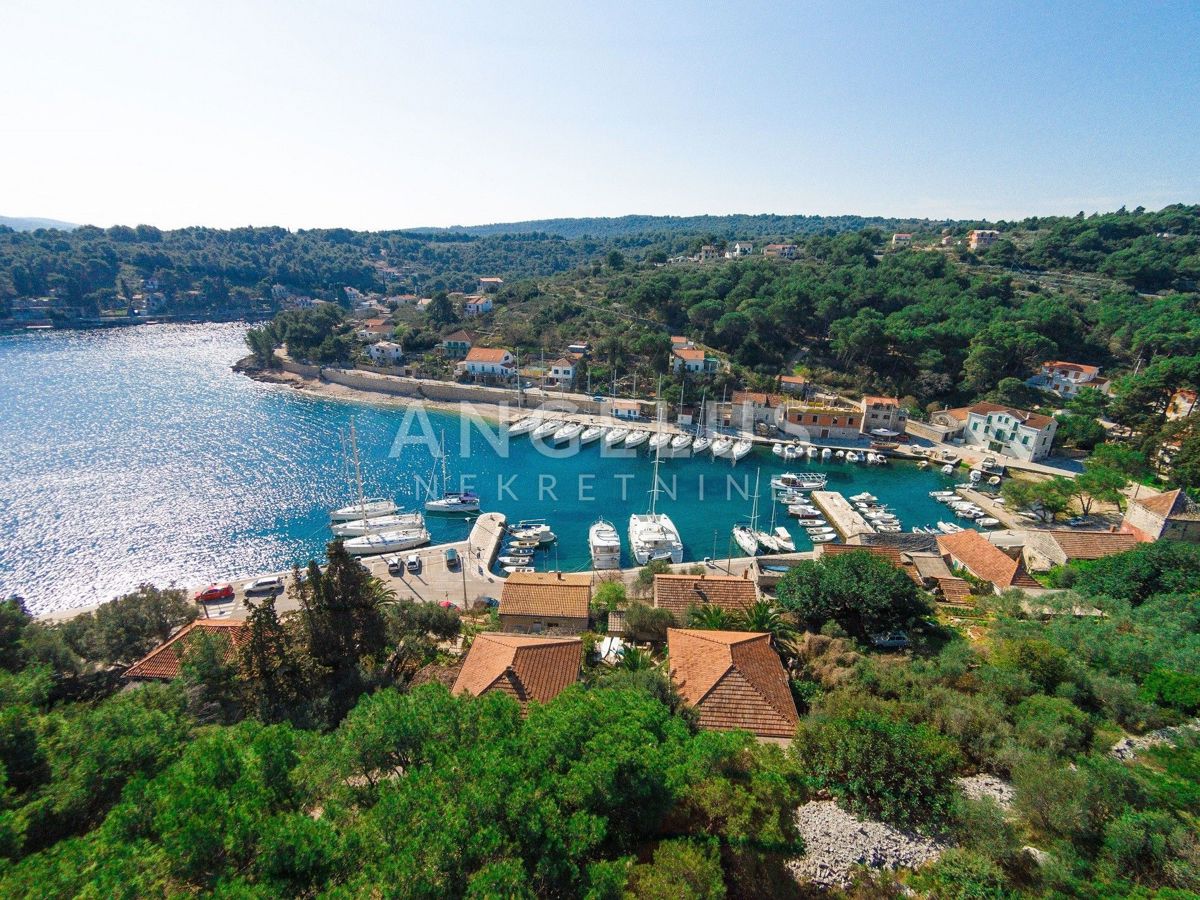 Solta, Rogac - gradbeno zemljišče na mirni lokaciji, PRODAJA