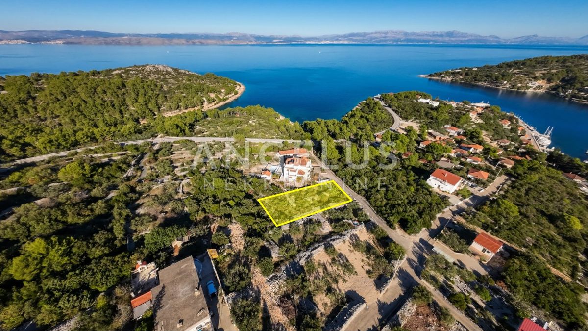 Solta, Rogac - gradbeno zemljišče na mirni lokaciji, PRODAJA