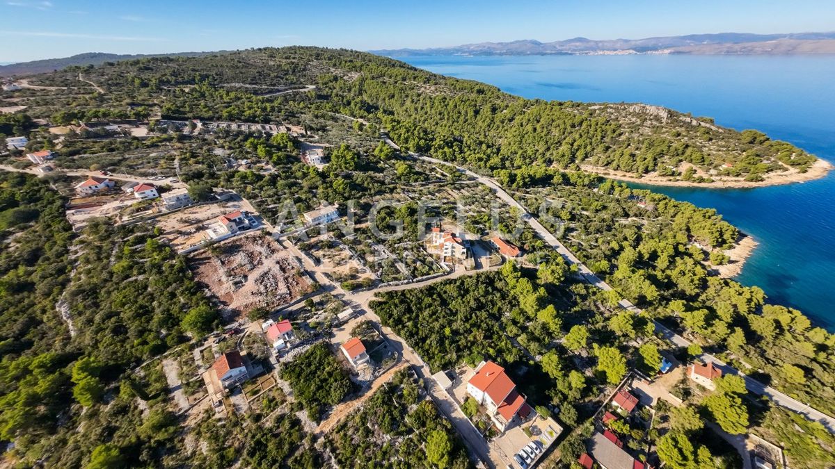 Solta, Rogac - gradbeno zemljišče na mirni lokaciji, PRODAJA