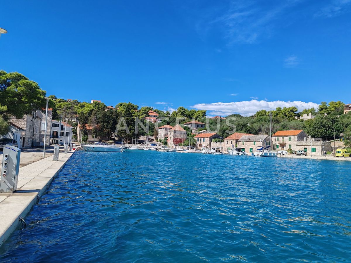 Solta, Rogac - gradbeno zemljišče na mirni lokaciji, PRODAJA