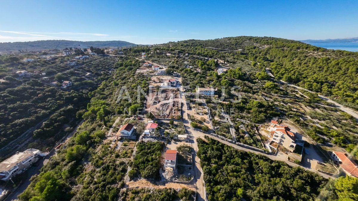 Solta, Rogac - gradbeno zemljišče na mirni lokaciji, PRODAJA