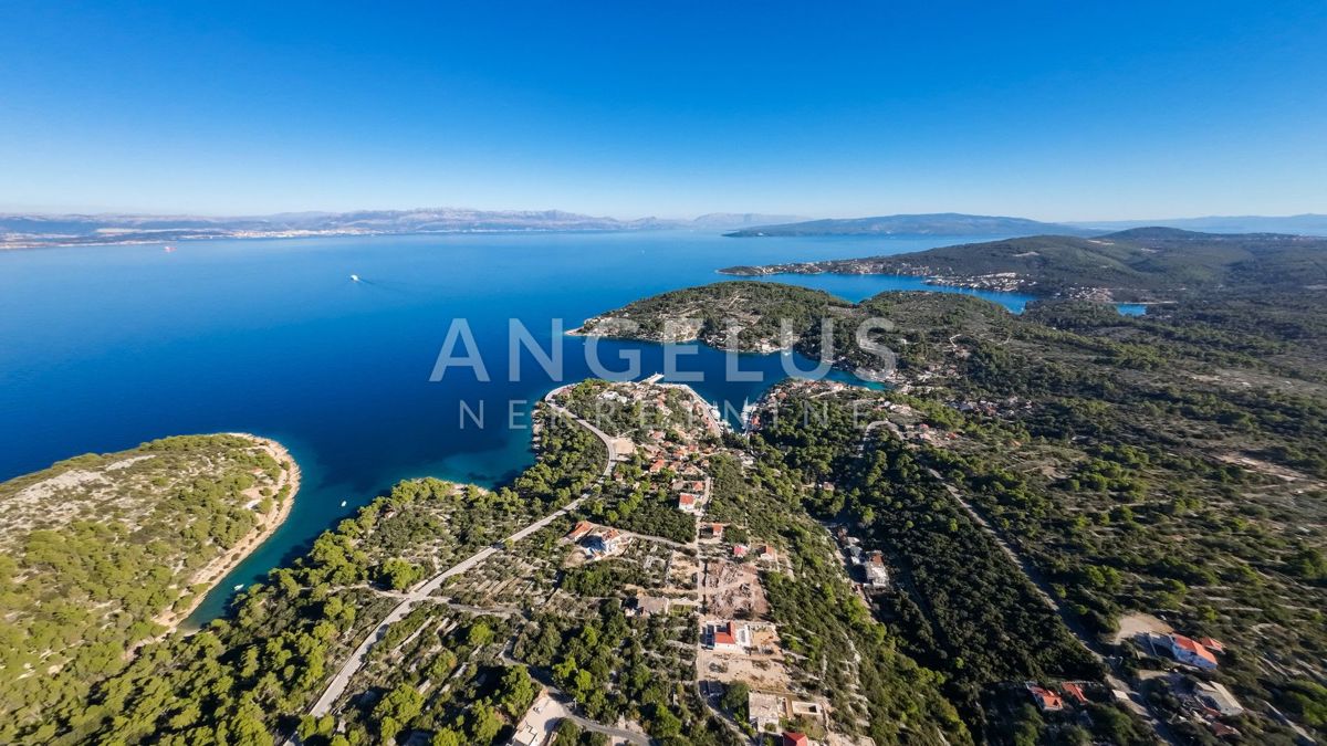 Solta, Rogac - gradbeno zemljišče na mirni lokaciji, PRODAJA