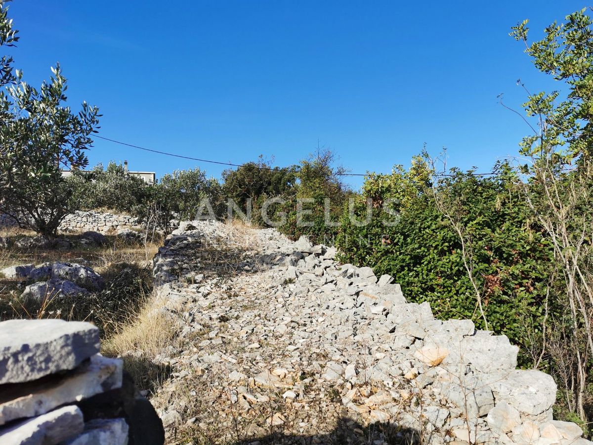 Solta, Rogac - gradbeno zemljišče na mirni lokaciji, PRODAJA