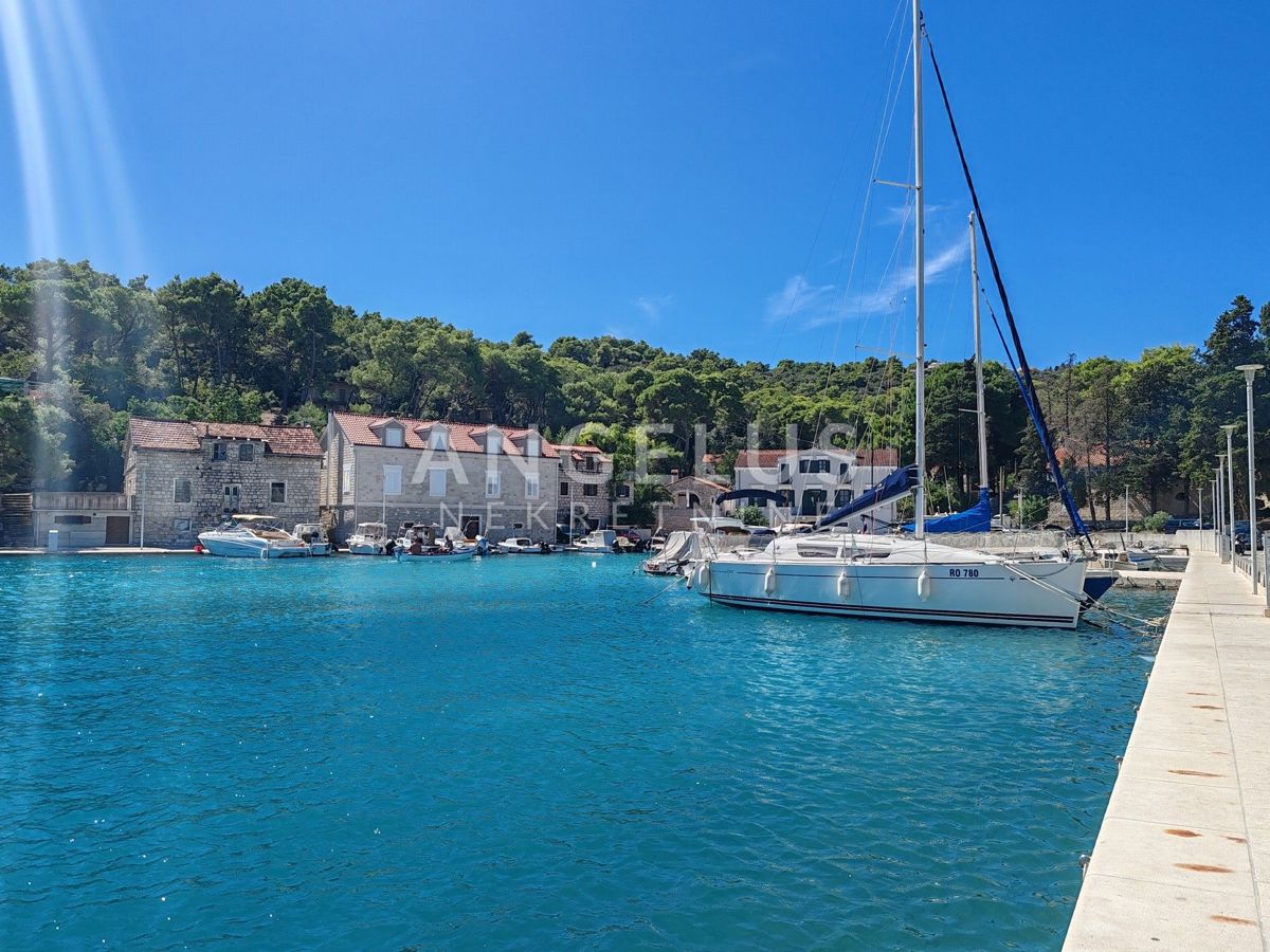 Solta, Rogac - gradbeno zemljišče na mirni lokaciji, PRODAJA