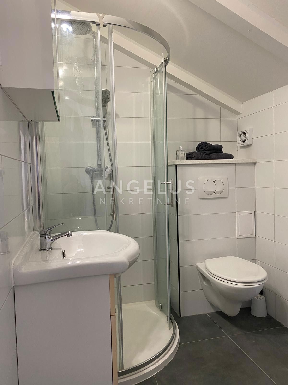 Hrvaška, Mesto Kaštela - Čudovita kamnita hiša 220 m2, 50 m od morja, NAPRODAJ