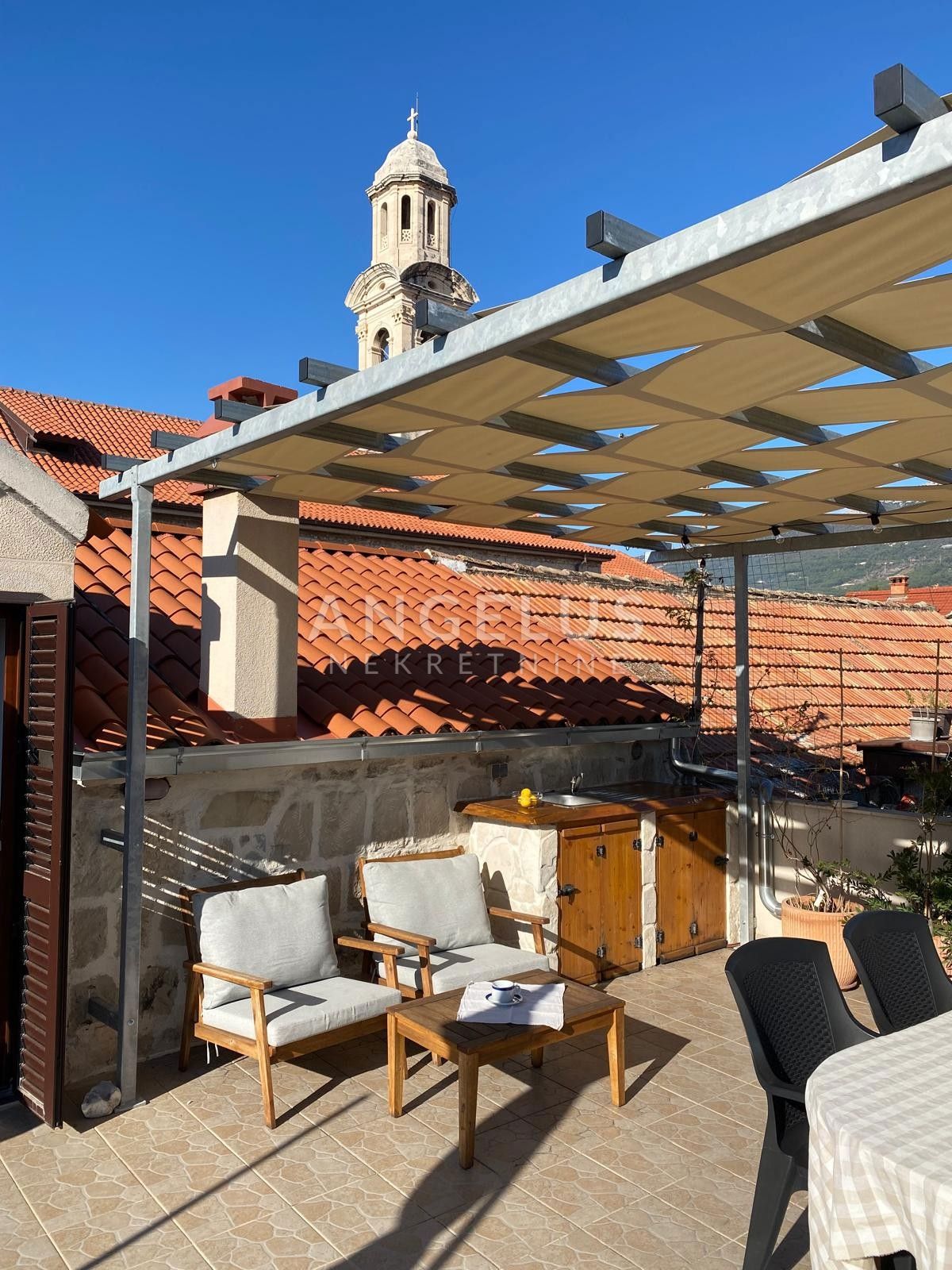 Hrvaška, Mesto Kaštela - Čudovita kamnita hiša 220 m2, 50 m od morja, NAPRODAJ