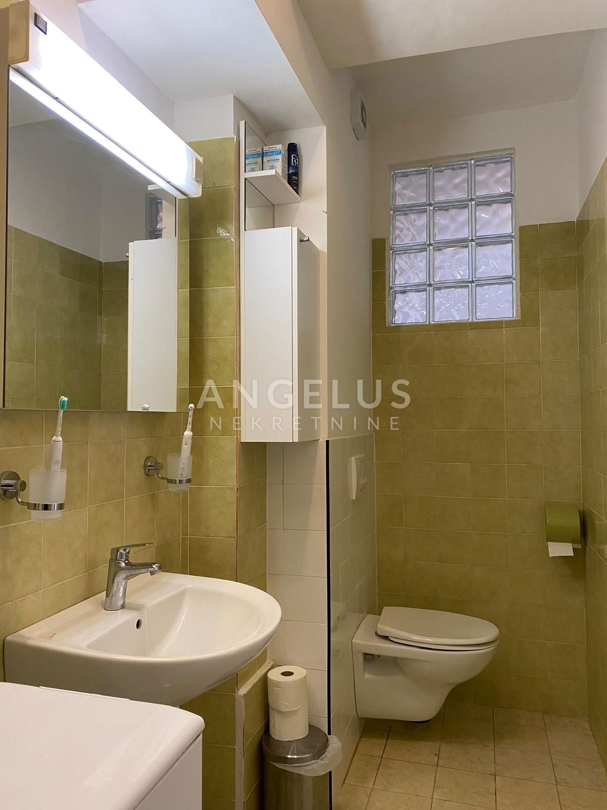 Hrvaška, Mesto Kaštela - Čudovita kamnita hiša 220 m2, 50 m od morja, NAPRODAJ