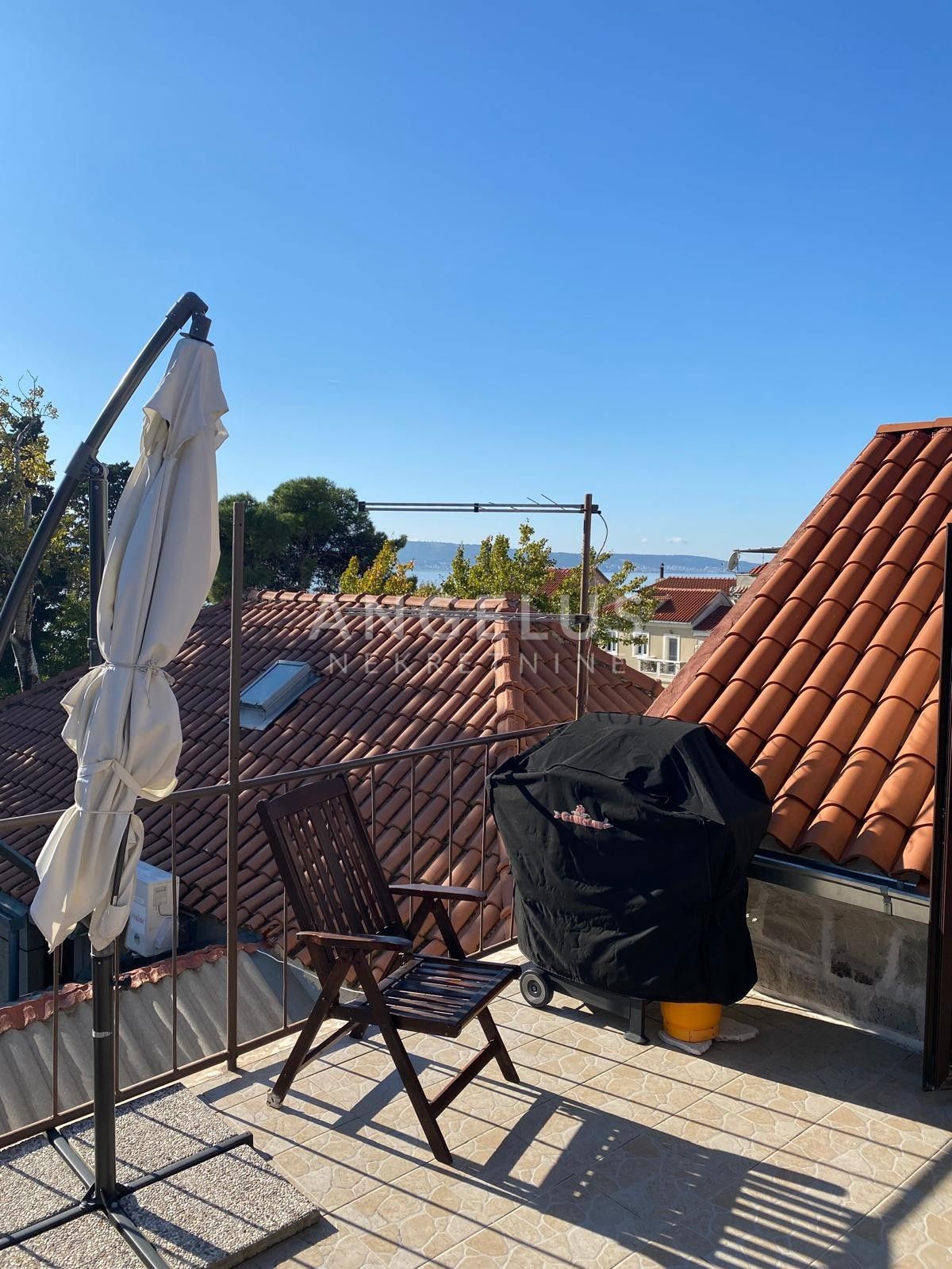 Hrvaška, Mesto Kaštela - Čudovita kamnita hiša 220 m2, 50 m od morja, NAPRODAJ