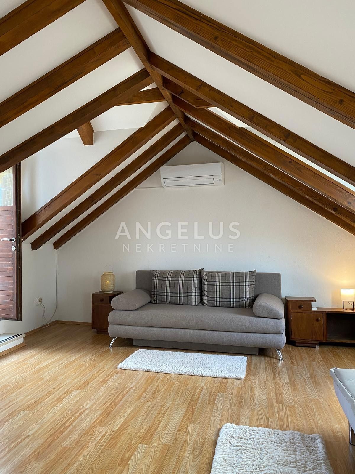 Hrvaška, Mesto Kaštela - Čudovita kamnita hiša 220 m2, 50 m od morja, NAPRODAJ