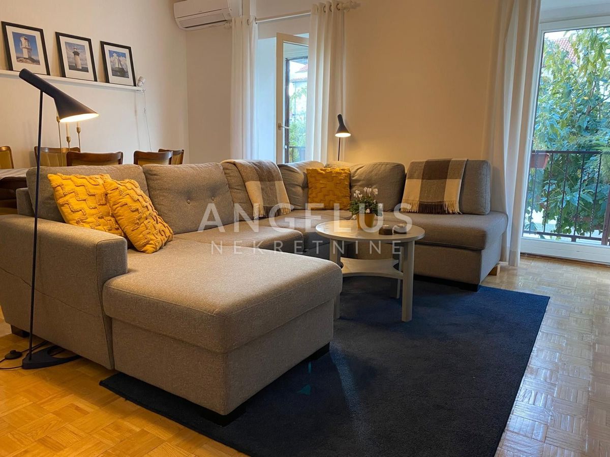 Hrvaška, Mesto Kaštela - Čudovita kamnita hiša 220 m2, 50 m od morja, NAPRODAJ