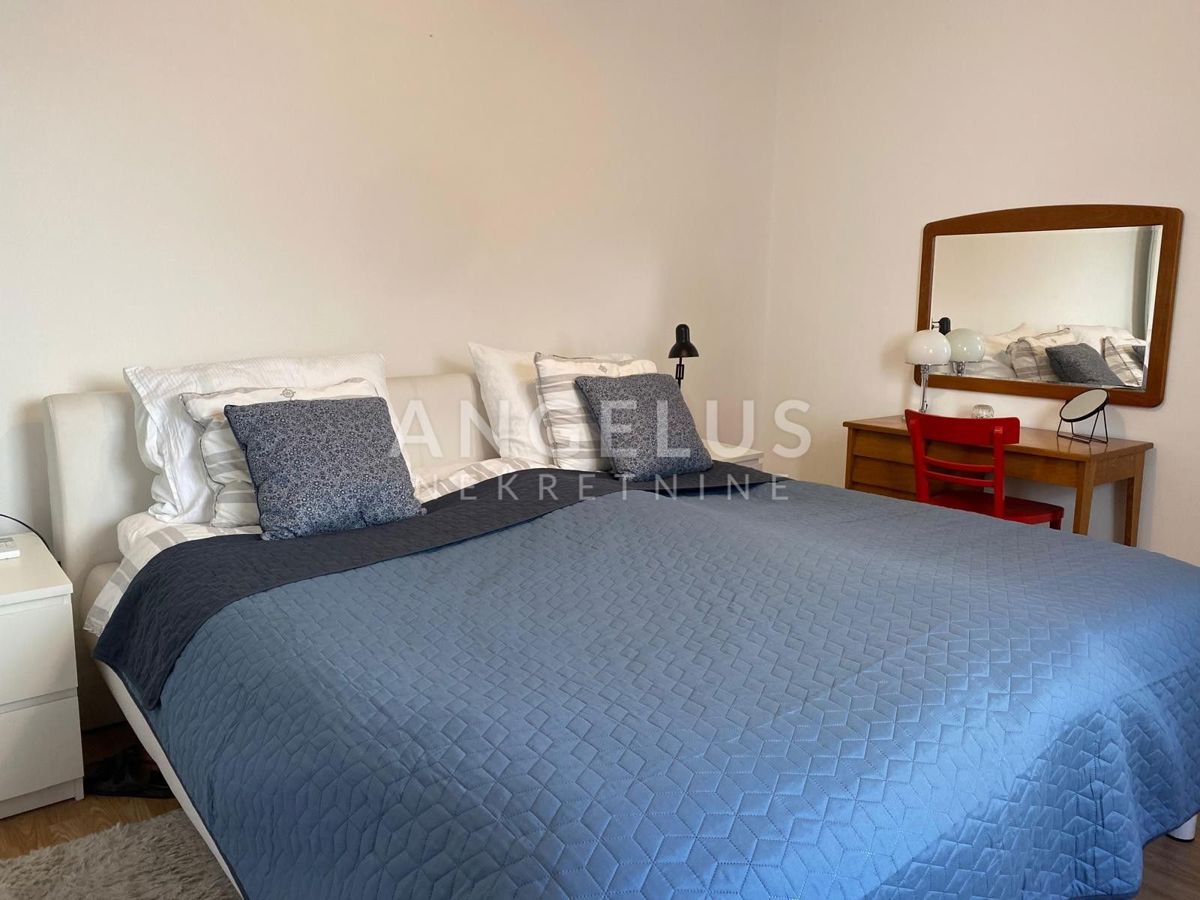 Hrvaška, Mesto Kaštela - Čudovita kamnita hiša 220 m2, 50 m od morja, NAPRODAJ