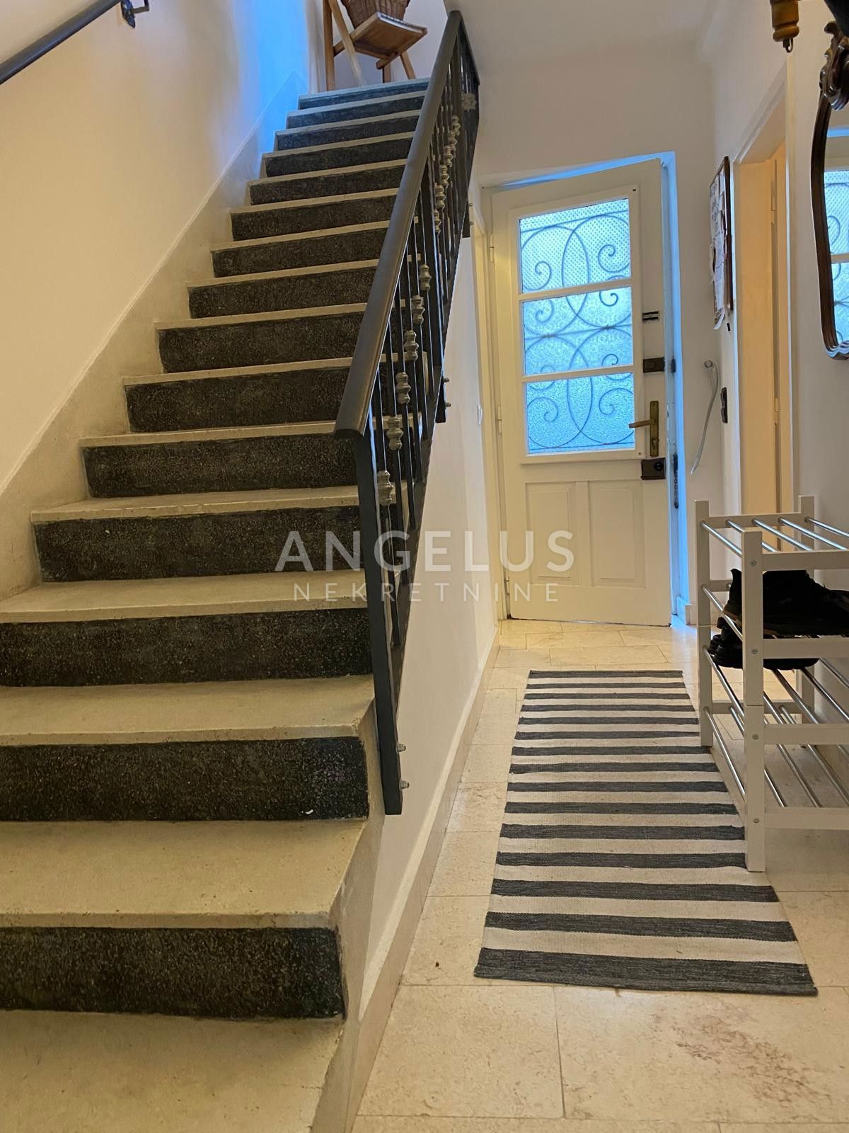 Hrvaška, Mesto Kaštela - Čudovita kamnita hiša 220 m2, 50 m od morja, NAPRODAJ