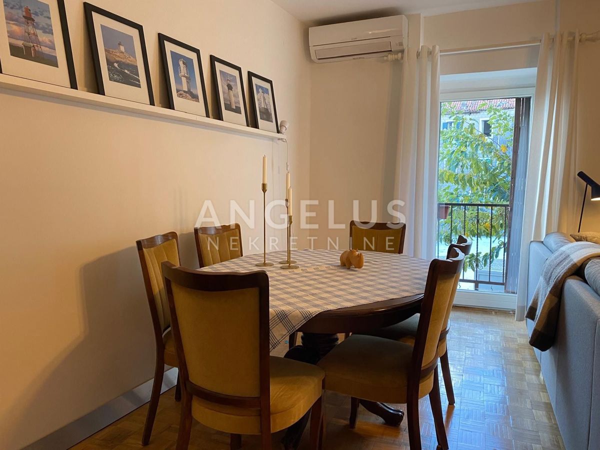 Hrvaška, Mesto Kaštela - Čudovita kamnita hiša 220 m2, 50 m od morja, NAPRODAJ