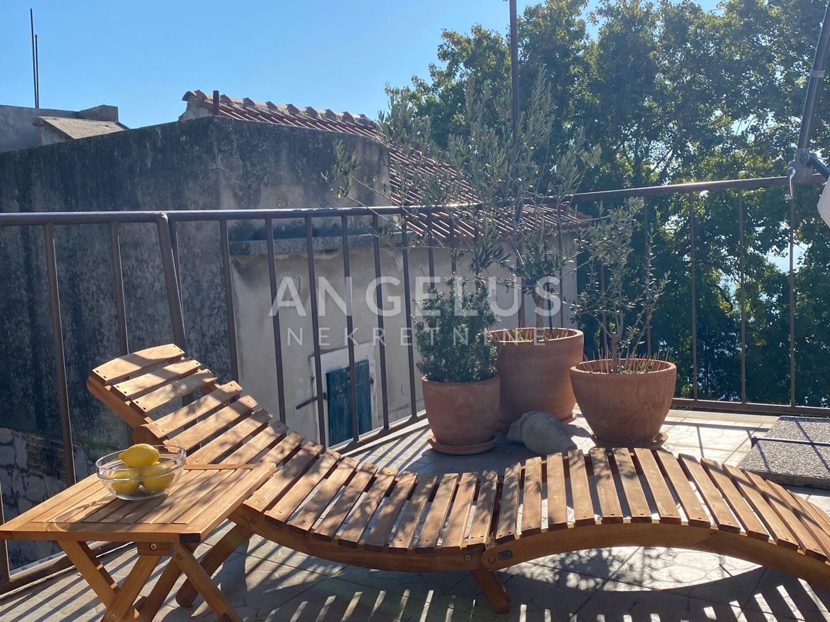 Hrvaška, Mesto Kaštela - Čudovita kamnita hiša 220 m2, 50 m od morja, NAPRODAJ