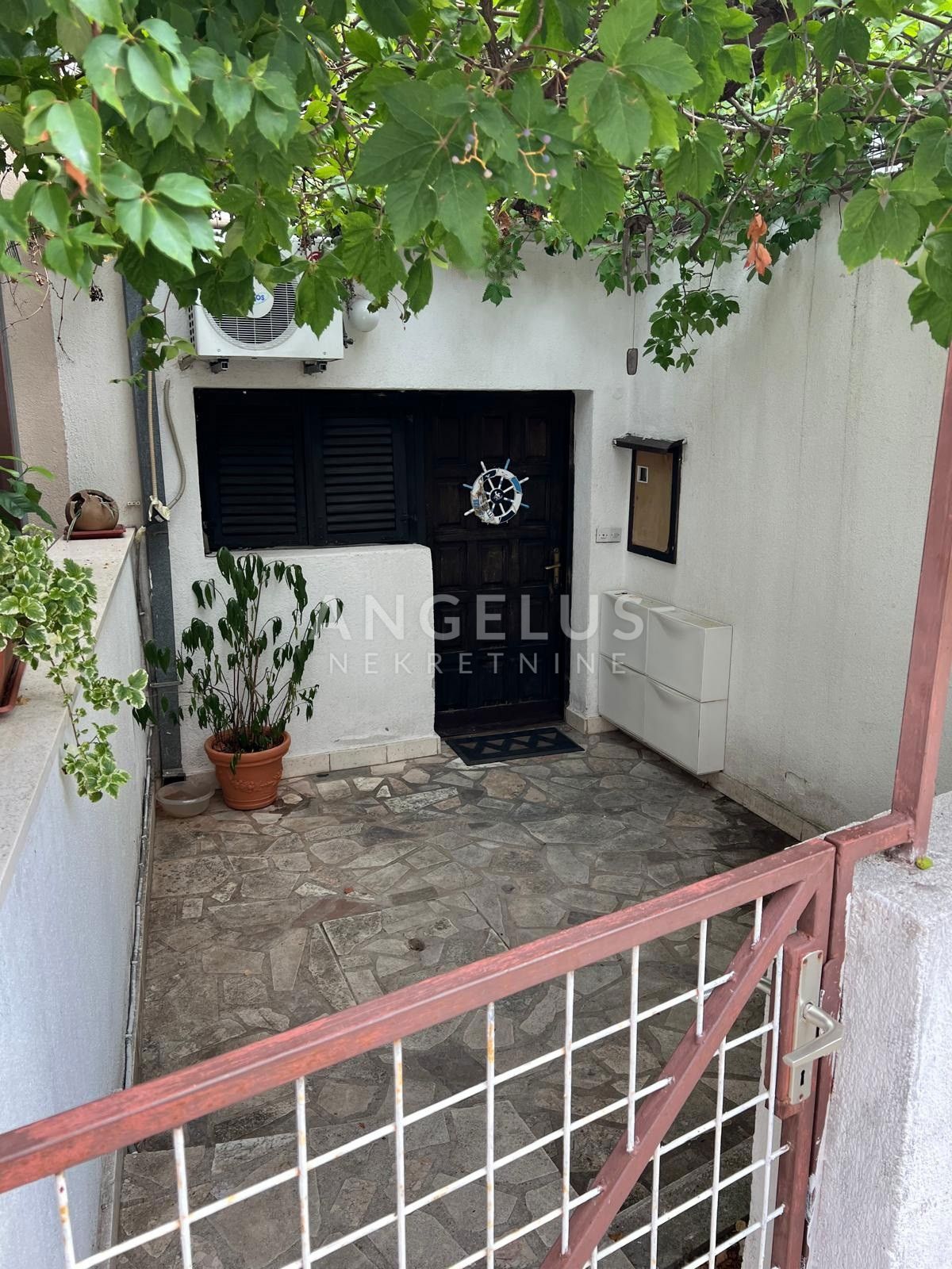 Slatine - hiša in stanovanje NAPRODAJ