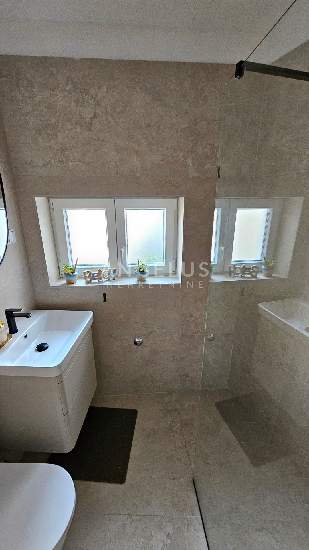 Slatine - hiša in stanovanje NAPRODAJ