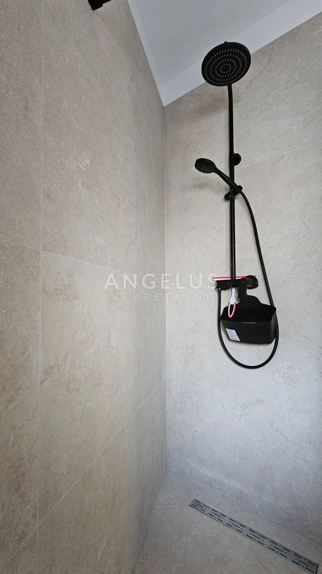 Slatine - hiša in stanovanje NAPRODAJ