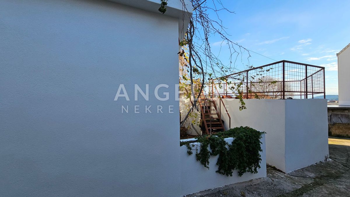 Slatine - hiša in stanovanje NAPRODAJ