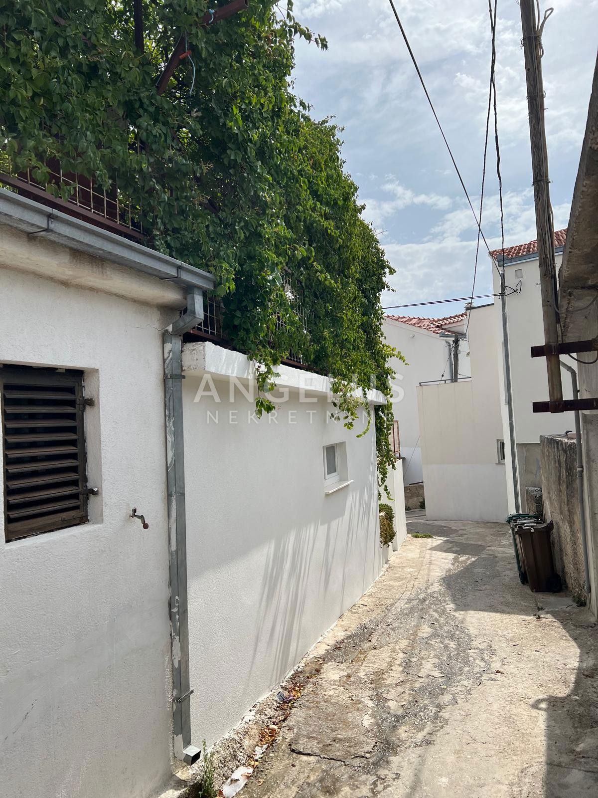 Slatine - hiša in stanovanje NAPRODAJ