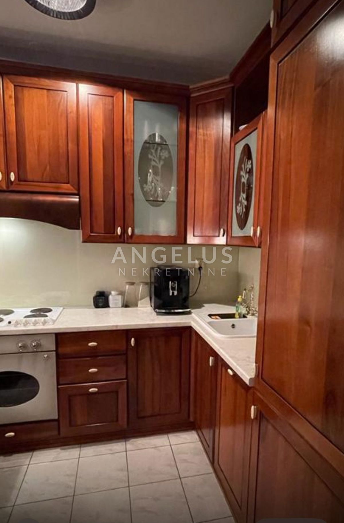 Hrvaška, Split, Sukoišan - Elegantno dvosobno stanovanje z garažo in parkirnim mestom, 80 m2, RAZPRODAJA