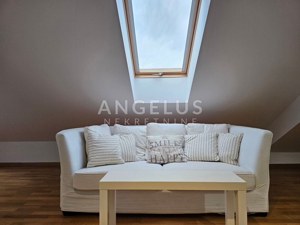 Podstrana Strožanac - dvosobno stanovanje s tremi spalnicami, 2 parkirni mesti