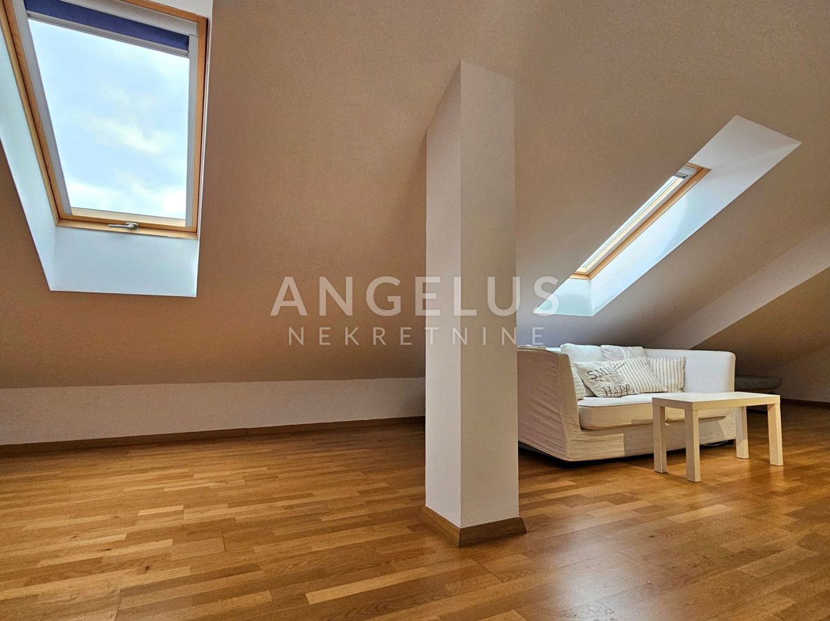 Podstrana Strožanac - dvosobno stanovanje s tremi spalnicami, 2 parkirni mesti