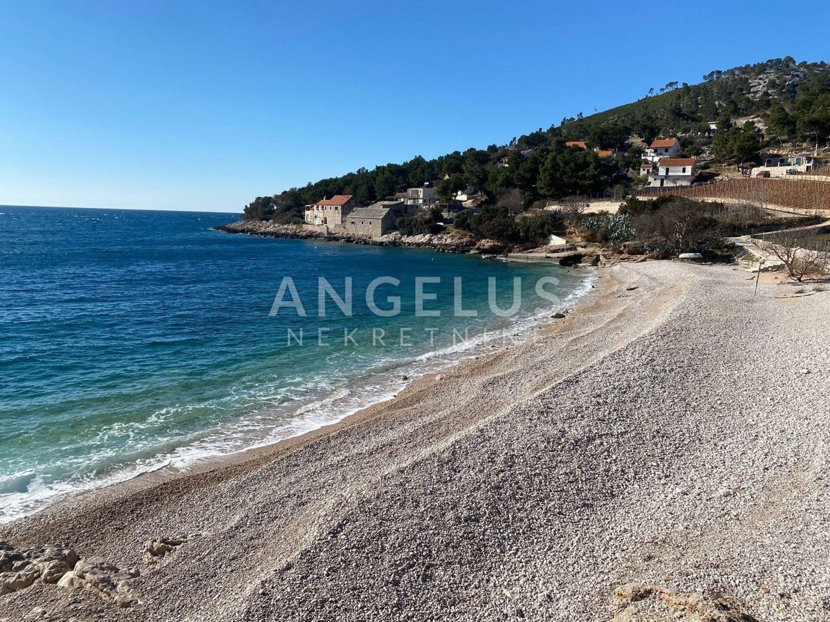 Hrvaška, Brač - ekskluzivno gradbeno zemljišče, 70 m od morja
