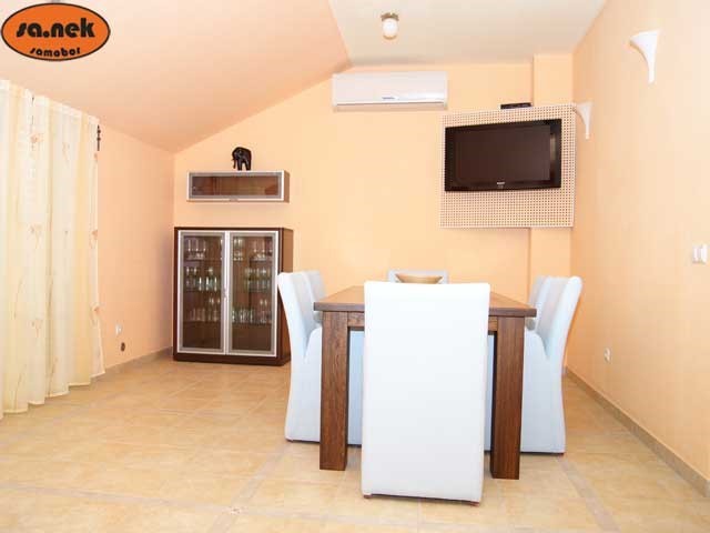 Štirisobno stanovanje - Novalja