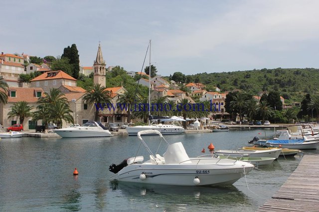 VILA S BAZENOM